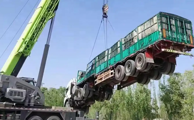 察哈尔右翼中旗道路脱困救援案例